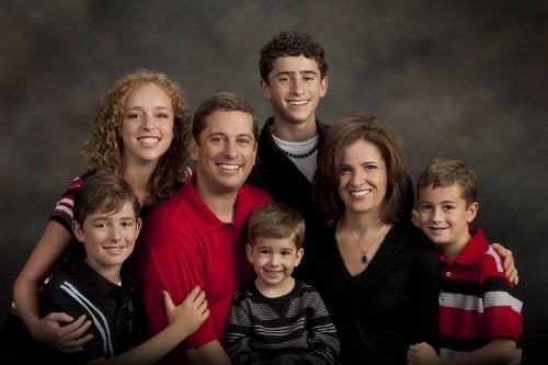 A picture of Aaron Virl Osmond with his wife and kids.